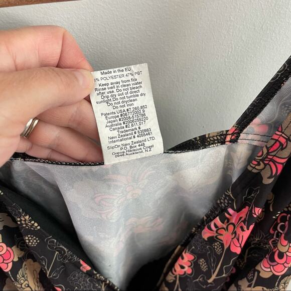 SlipOn | Black Floral Regular Leg Style Flower Swim Swimsuit Bathing Suit US 24 - Picture 7 of 9